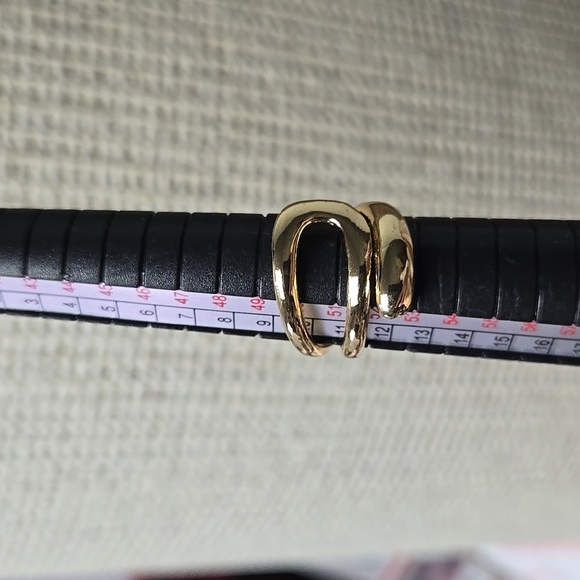 Simple Gold Tone Fashion Ring Size 6 - Picture 8 of 10